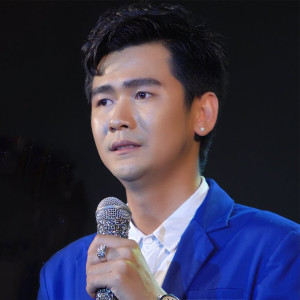 Listen to Tôi Chính Là Người Việt Nam #1 song with lyrics from Hoàng Tuấn Linh