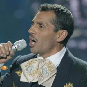 收聽Oscar Cruz的Cincuenta Años歌詞歌曲