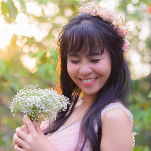 Dengarkan lagu Bertemu Di Airport nyanyian Sheron Tan dengan lirik