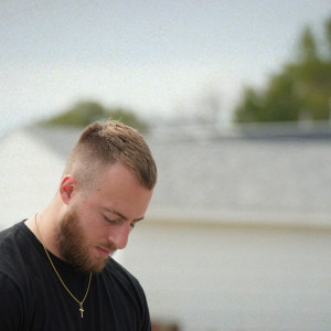 ดาวน์โหลดและฟังเพลง higher (Explicit) พร้อมเนื้อเพลงจาก Tyler Rootz