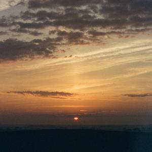 Dengarkan One Perfect Sunset (Extended) lagu dari Tony Anderson dengan lirik