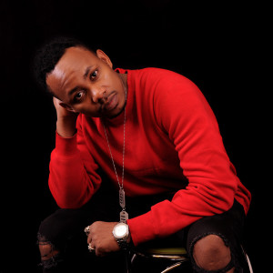 Dengarkan I Need Your Love lagu dari Yiya Mozey dengan lirik