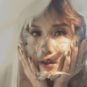 收聽Cherly Juno的Melody Tentangmu歌詞歌曲