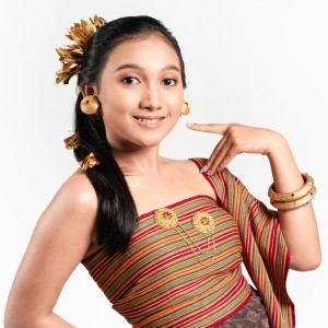 Dengarkan Paswecan Widhi lagu dari Gung Mas Pemayun dengan lirik