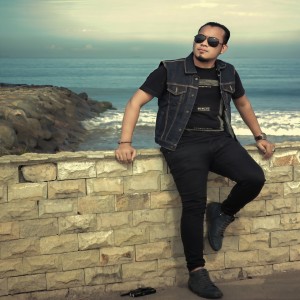 Listen to Satu Hati Untuk Selamanya song with lyrics from Andra Respati