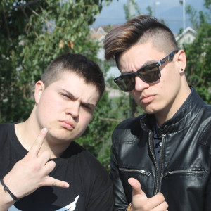 Listen to Vengan por Nosotros 2 song with lyrics from Srmecosst