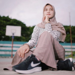 Dengarkan Hana Loen Sangka lagu dari Junaida dengan lirik
