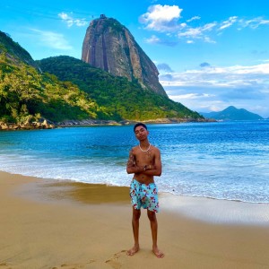 ดาวน์โหลดและฟังเพลง Menino do Rio พร้อมเนื้อเพลงจาก GUTINHO
