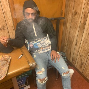 ดาวน์โหลดและฟังเพลง Keep Kallin (feat. NeverTouchZero) (Explicit) พร้อมเนื้อเพลงจาก Kitchen Qleen