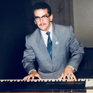 Listen to Hey Jude song with lyrics from Jorge Castro