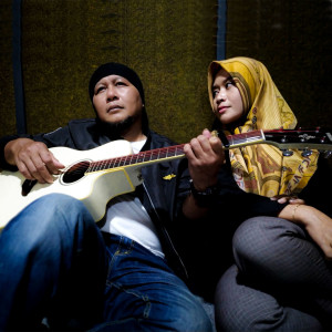 Listen to Mirip Mantan song with lyrics from Eko Sukarno