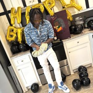 Album Luv Me (Explicit) from Johnny Boyie