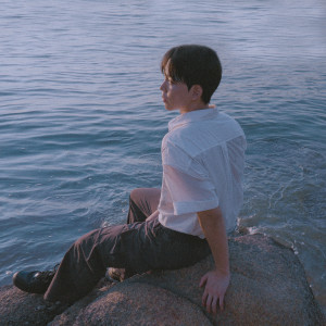 Listen to 지난 영화 지난여름 song with lyrics from Nason