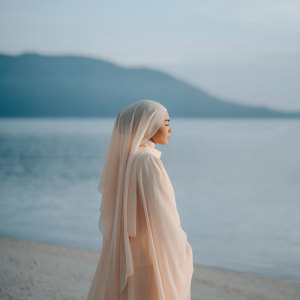 收听Aina Abdul的CahayaMu歌词歌曲