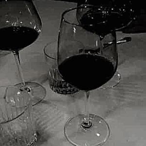 收聽KidSnorlax的leaking black glitter (Explicit)歌詞歌曲