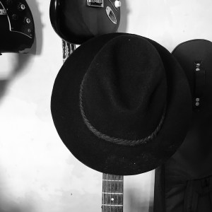 收听Bima Pramudya的Gift In My Hand歌词歌曲