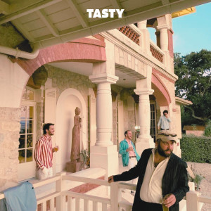 Listen to Vladivostok song with lyrics from Tasty
