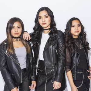 Dengarkan lagu Crazy Train nyanyian Midnight Angels dengan lirik