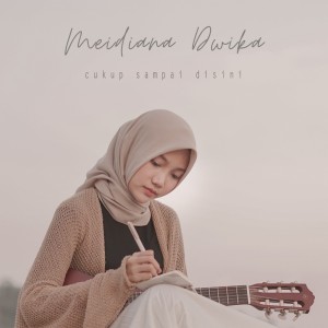 Dengarkan Cukup Sampai Disini lagu dari Meidiana Dwika dengan lirik