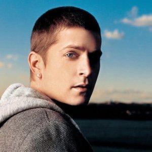 收聽Rob Thomas的Lonely No More (Album Version)歌詞歌曲
