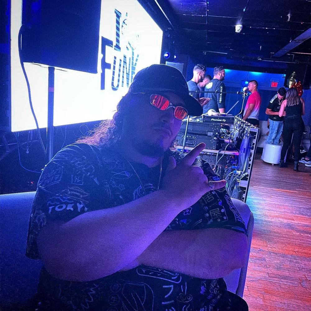 DESCE PROS MLQ X REI DO LANCA (Explicit)