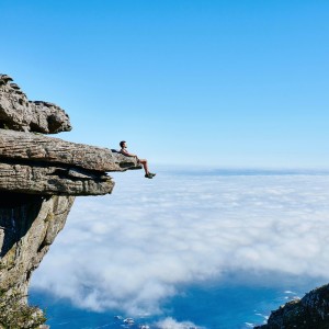 ดาวน์โหลดและฟังเพลง Magic พร้อมเนื้อเพลงจาก Lisa George