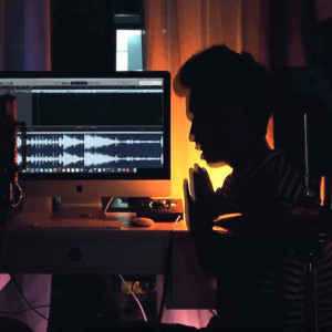 收听Dế Choắt (DC)的Đêm Ghé Tìm Cô Đơn歌词歌曲