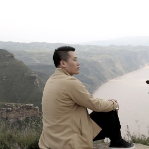 Listen to 光棍哭 (完整版) song with lyrics from 苏文