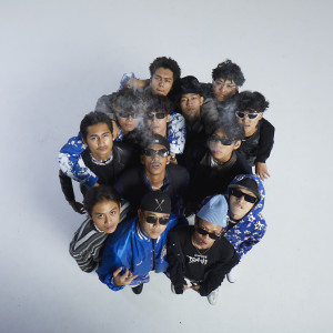 Dengarkan DIEOUT (AF1) (Explicit) lagu dari 1st dengan lirik