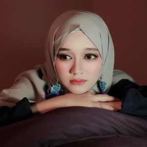 ดาวน์โหลดและฟังเพลง Kamu Dimana พร้อมเนื้อเพลงจาก Gisma Wandira