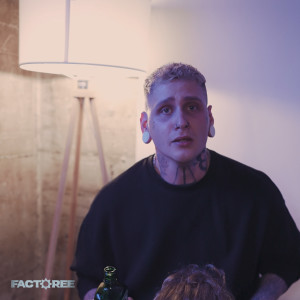 Dengarkan Aua (Explicit) lagu dari Hornpub.de dengan lirik