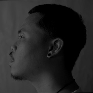 收听Twclws的Still Not With U歌词歌曲