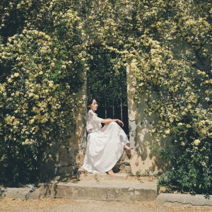 Listen to 카멜리아 (feat. 김필) (Camellia) (feat. Kim Feel) song with lyrics from 金允儿