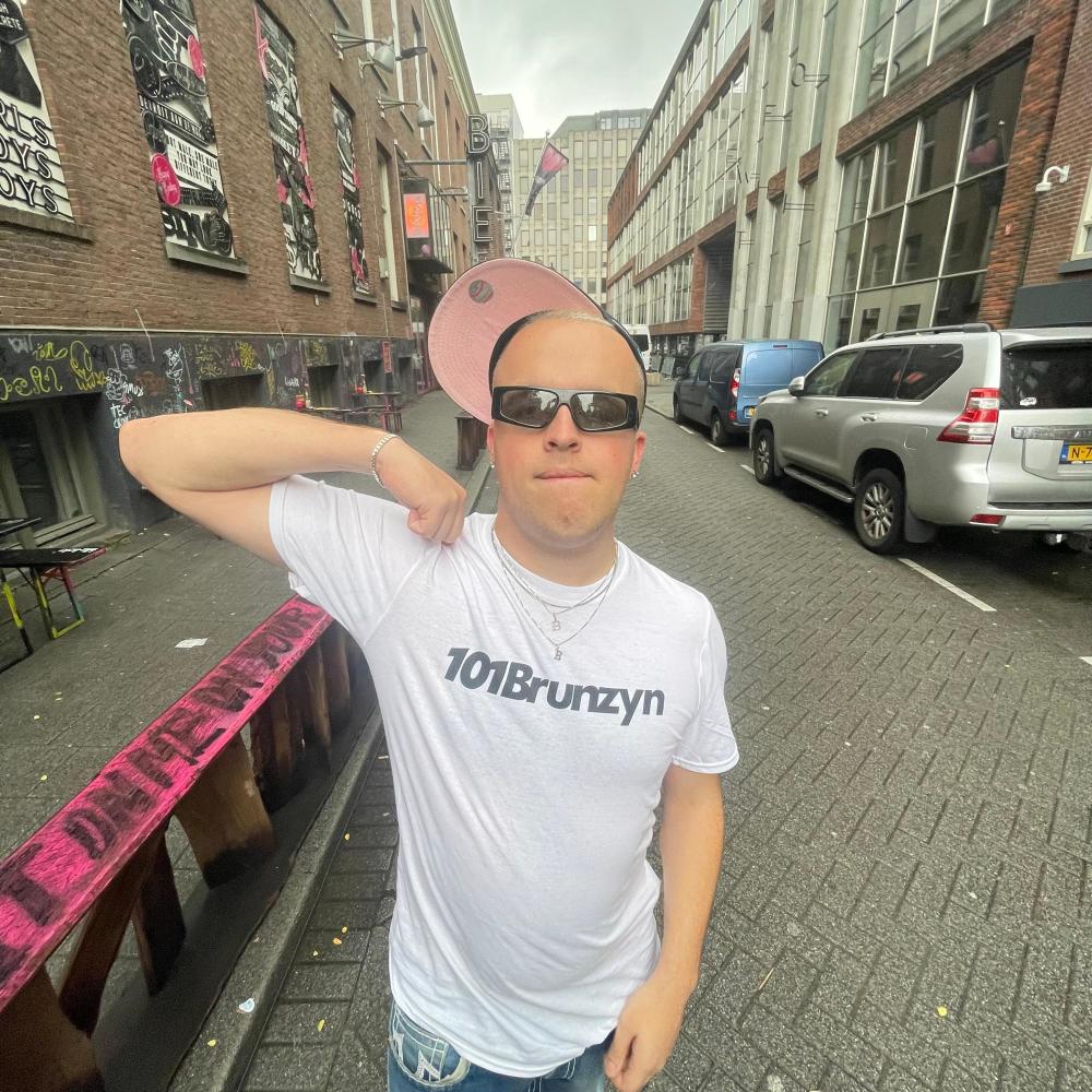 101Brunzyn (Explicit)