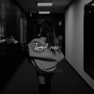 Dengarkan lagu Brand New nyanyian Blessie dengan lirik