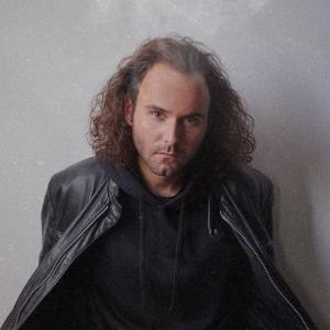 Dengarkan Le Cheval Blanc lagu dari Vincent Girard dengan lirik