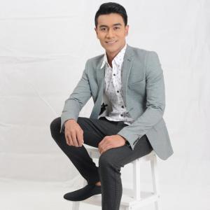 Dengarkan Harus Bagaimana lagu dari Fahd Ezuan dengan lirik