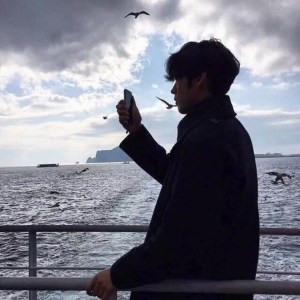 收听快手热歌的想你入魔歌词歌曲