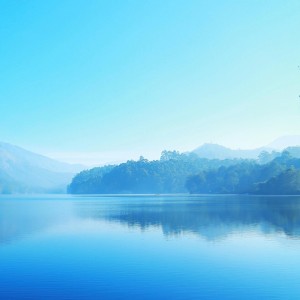 ดาวน์โหลดและฟังเพลง Violet พร้อมเนื้อเพลงจาก Dave Bloom