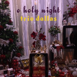收聽Trio Dallas的O Holy Night歌詞歌曲