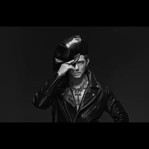 Dengarkan 舞士精神 lagu dari Aaron Kwok dengan lirik