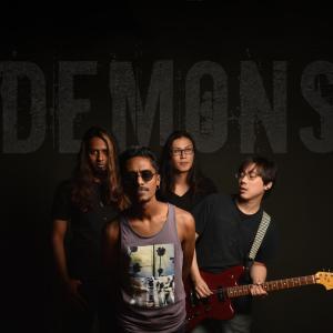 Dengarkan Demons lagu dari Psytrus dengan lirik