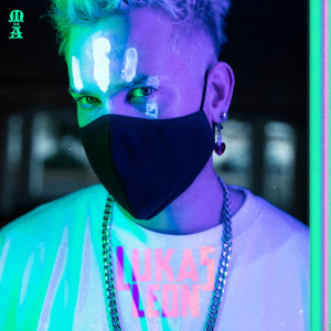 收聽Lukas Leon的MÄ歌詞歌曲
