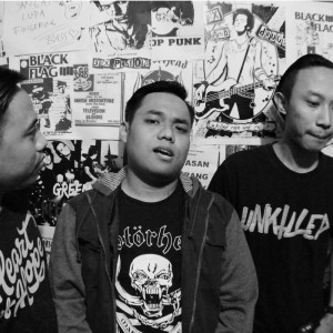 Dengarkan lagu Lelah Menjadi Dewasa nyanyian SOFT X. dengan lirik