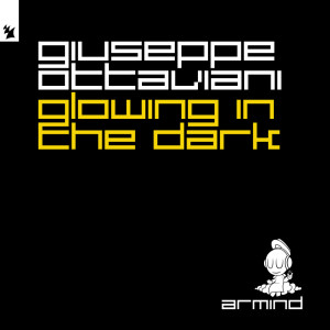 Dengarkan Glowing In The Dark lagu dari Giuseppe Ottaviani dengan lirik