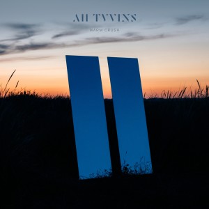 Dengarkan lagu Warm Crush nyanyian All Tvvins dengan lirik
