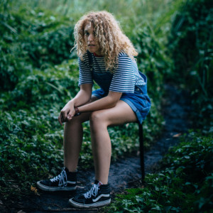 ดาวน์โหลดและฟังเพลง Monsters (Radio Edit) พร้อมเนื้อเพลงจาก Sydnee Carter