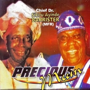 Dengarkan lagu Late Alhaja Shifau Odee nyanyian Chief Dr. Sikiru Ayinde Barrister (MFR) dengan lirik