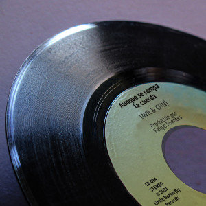 收听AVR的Aunque Se Rompa la Cuerda歌词歌曲