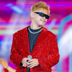 Listen to កាតឿមិនអាចខ្ពស់ song with lyrics from Vin Trapz
